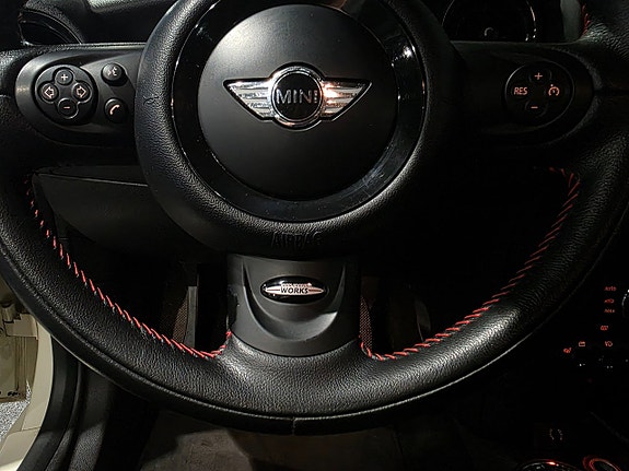 MINI Cooper 12 of 16