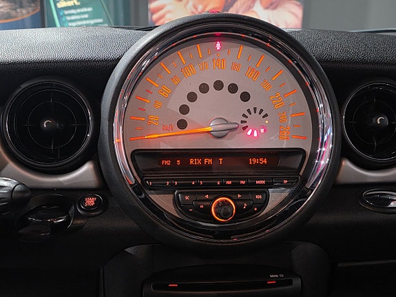MINI Cooper 14 of 16