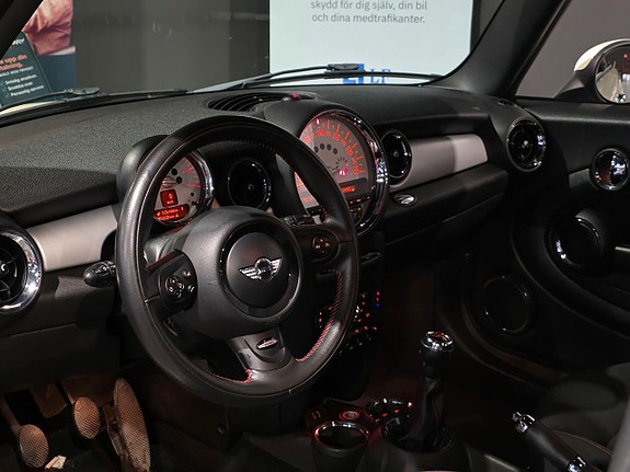 MINI Cooper 10 of 16