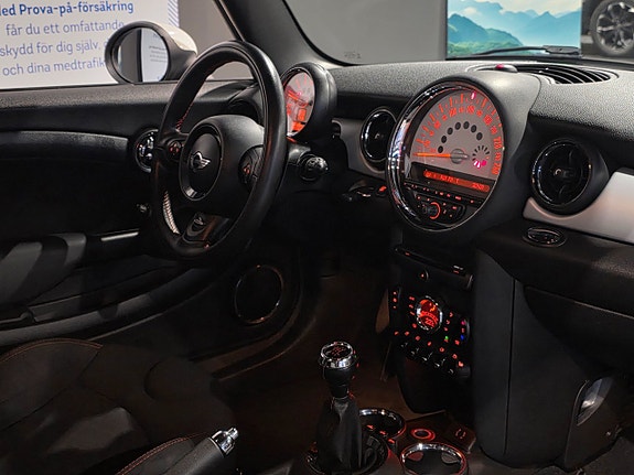 MINI Cooper 16 of 16