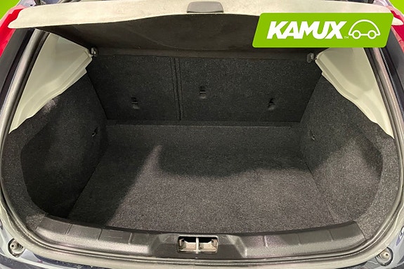 Volvo V40 12 of 17