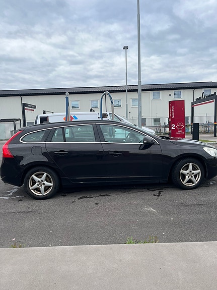 Volvo V60 4 of 9