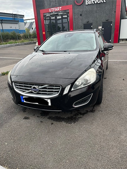 Volvo V60 2 of 9