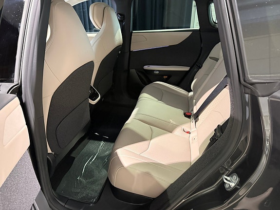Mazda CX-6e 12 of 15