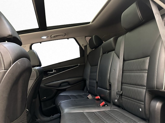 Kia Sorento 10 of 30