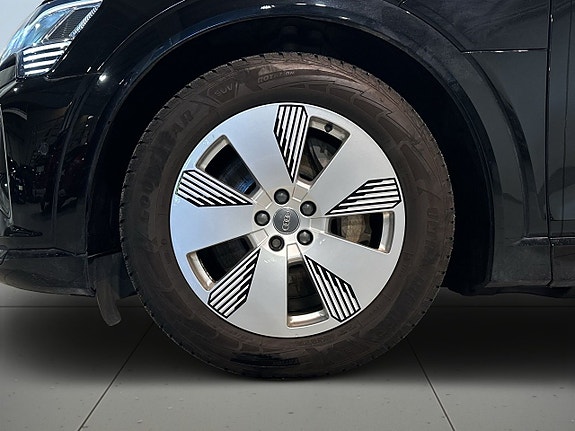 Audi Q8 e-tron 14 of 27