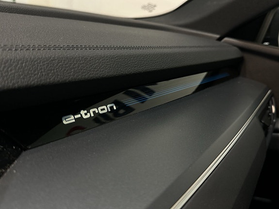 Audi Q8 e-tron 22 of 27