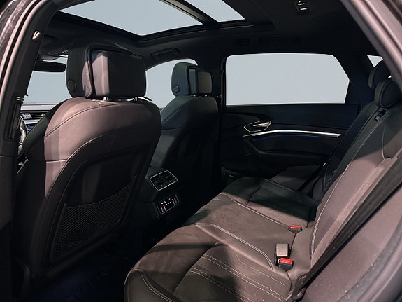 Audi Q8 e-tron 13 of 27