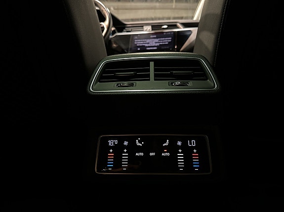 Audi Q8 e-tron 17 of 27