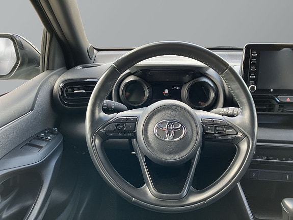 Toyota Yaris 11 of 16