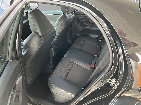Toyota Yaris 9 of 16