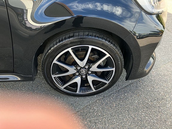 Toyota Yaris 13 of 16