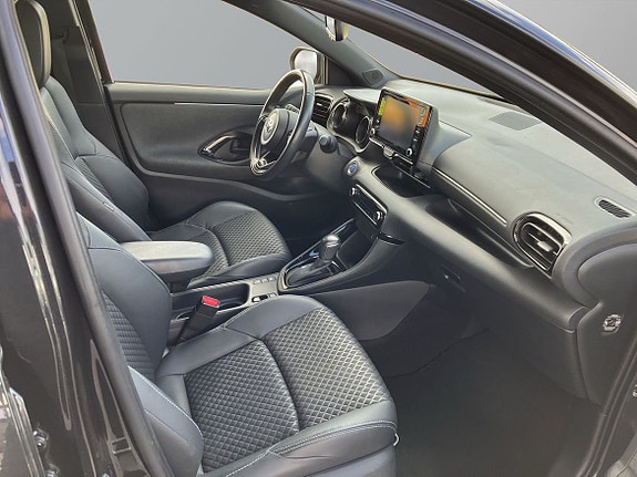 Toyota Yaris 8 of 16