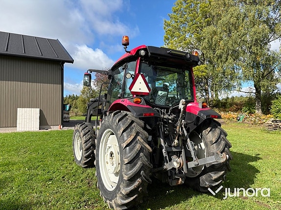 Traktor med lastare Valtra A134 3 of 30
