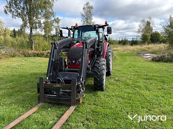 Traktor med lastare Valtra A134 11 of 30