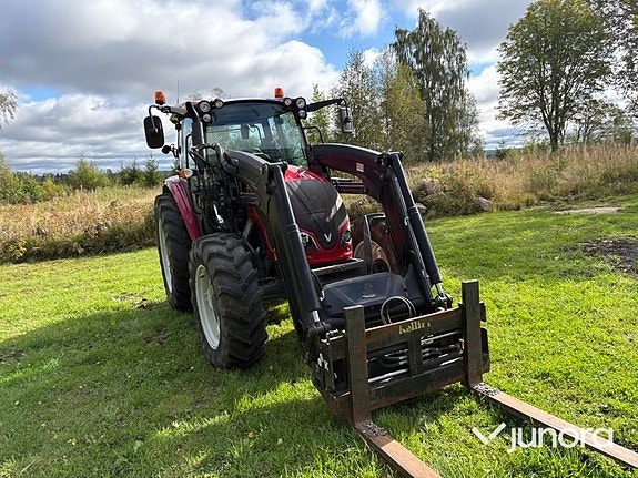 Traktor med lastare Valtra A134 9 of 30
