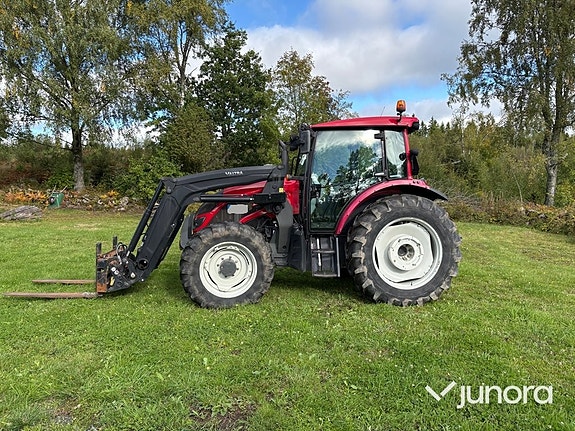 Traktor med lastare Valtra A134 2 of 30