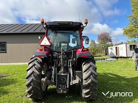 Traktor med lastare Valtra A134 4 of 30