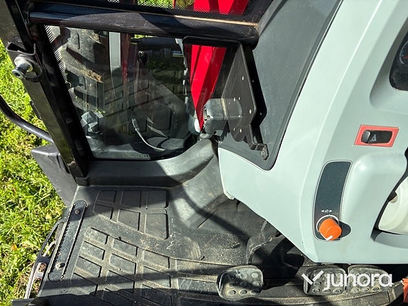 Traktor med lastare Valtra A134 17 of 30