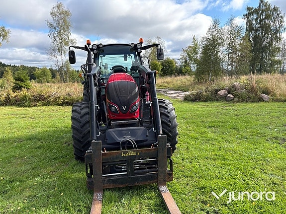 Traktor med lastare Valtra A134 10 of 30