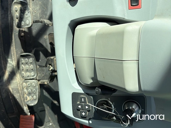 Traktor med lastare Valtra A134 25 of 30