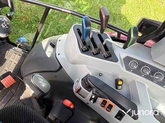 Traktor med lastare Valtra A134 20 of 30