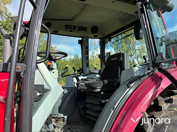 Traktor med lastare Valtra A134 12 of 30