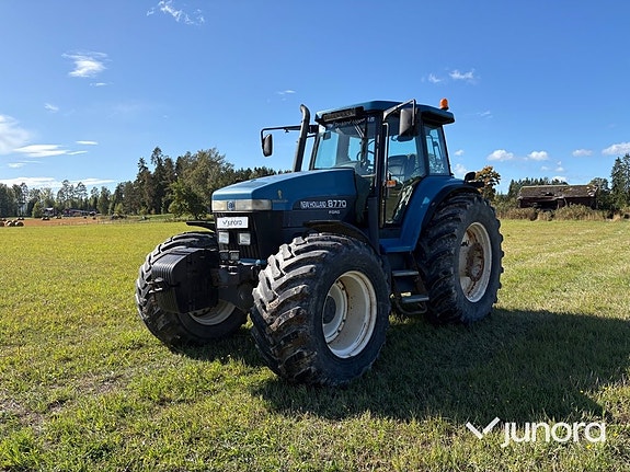 Traktor New Holland 8770 4WD