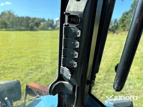 Traktor New Holland 8770 4WD 11 of 30