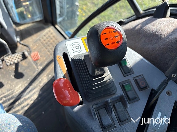 Traktor New Holland 8770 4WD 16 of 30