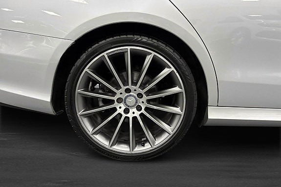 Mercedes-Benz E220 11 of 29