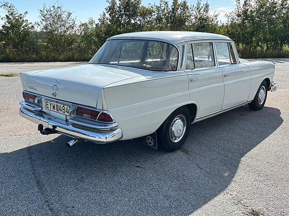 Mercedes-Benz 220 SB 3 of 12