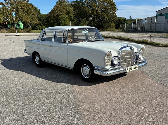 Mercedes-Benz 220 SB 2 of 12