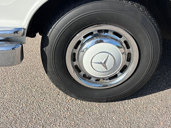 Mercedes-Benz 220 SB 6 of 12