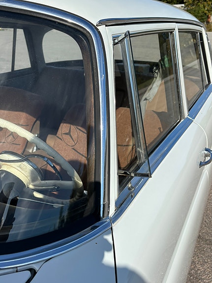 Mercedes-Benz 220 SB 7 of 12