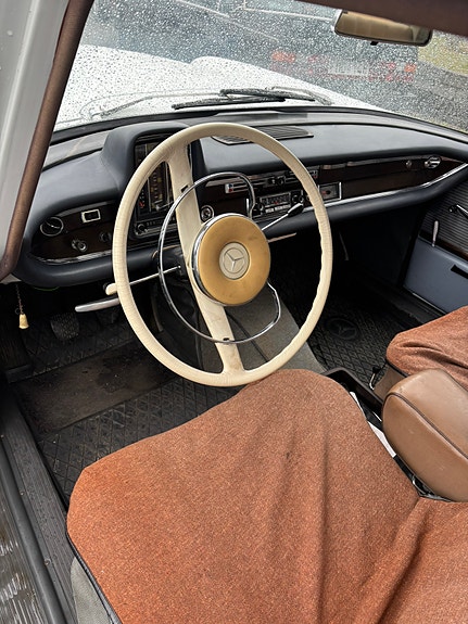 Mercedes-Benz 220 SB 8 of 12