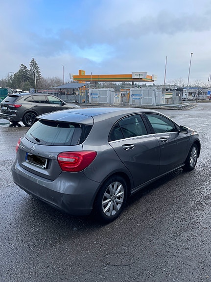 Mercedes-Benz A200 2 of 8