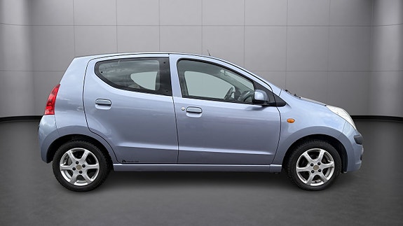 Nissan Pixo 2 of 14