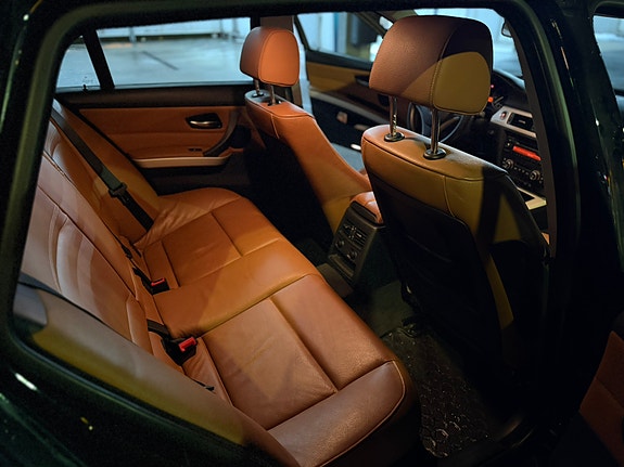 BMW 320i 7 of 9
