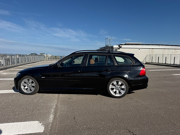 BMW 320i 2 of 9