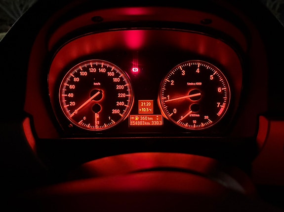 BMW 320i 9 of 9