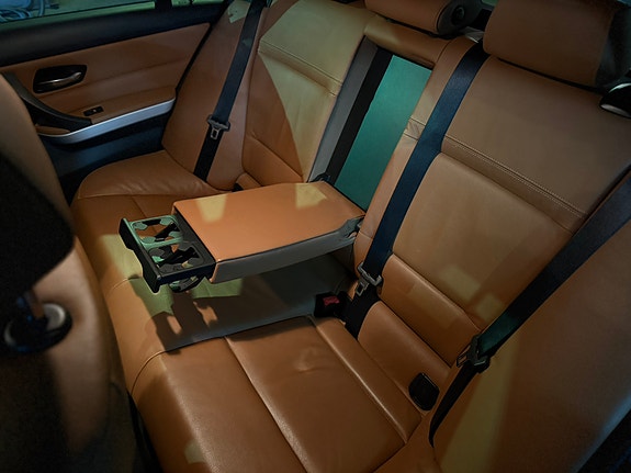 BMW 320i 6 of 9