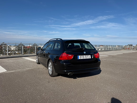 BMW 320i 3 of 9