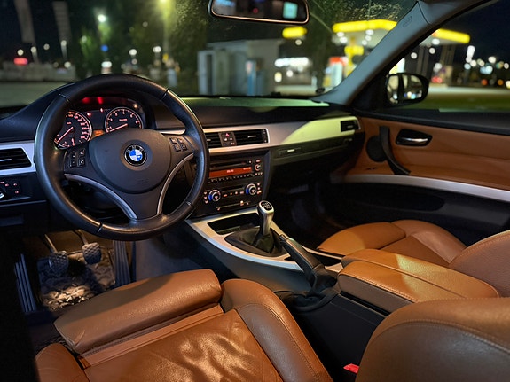 BMW 320i 4 of 9