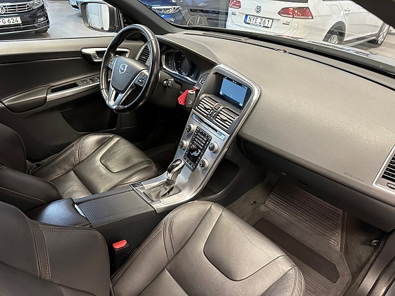 Volvo XC60 13 of 30