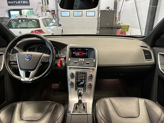 Volvo XC60 11 of 30