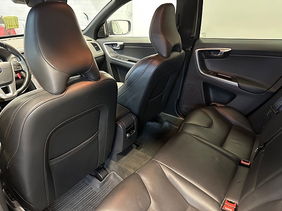 Volvo XC60 16 of 30