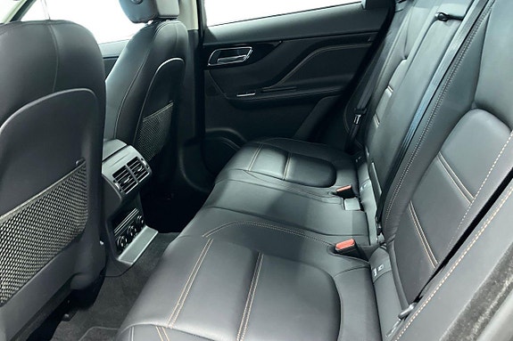 Jaguar F-PACE 12 of 29