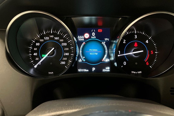 Jaguar F-PACE 15 of 29