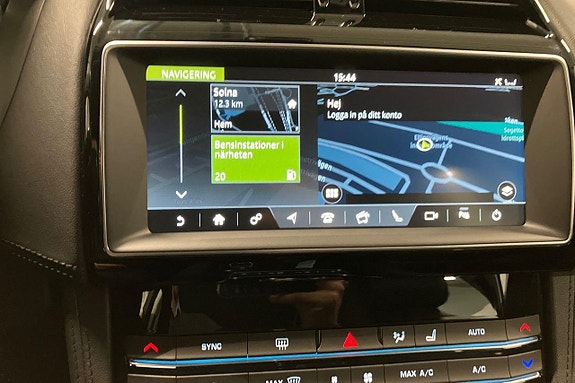 Jaguar F-PACE 17 of 29